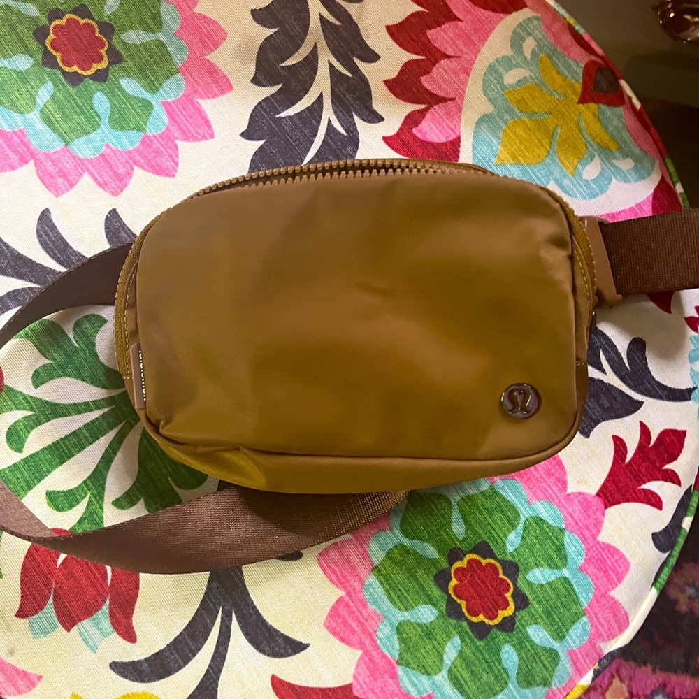 Lululemon Everywhere Bag-O/S GOLD